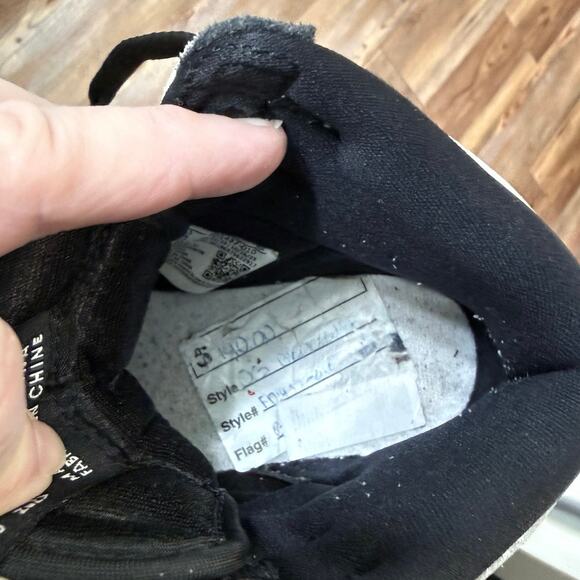 Nike Air Jordan 1 Retro High OG Black White (GS) Reverse Panda - Boys size US4 - Picture 9 of 12